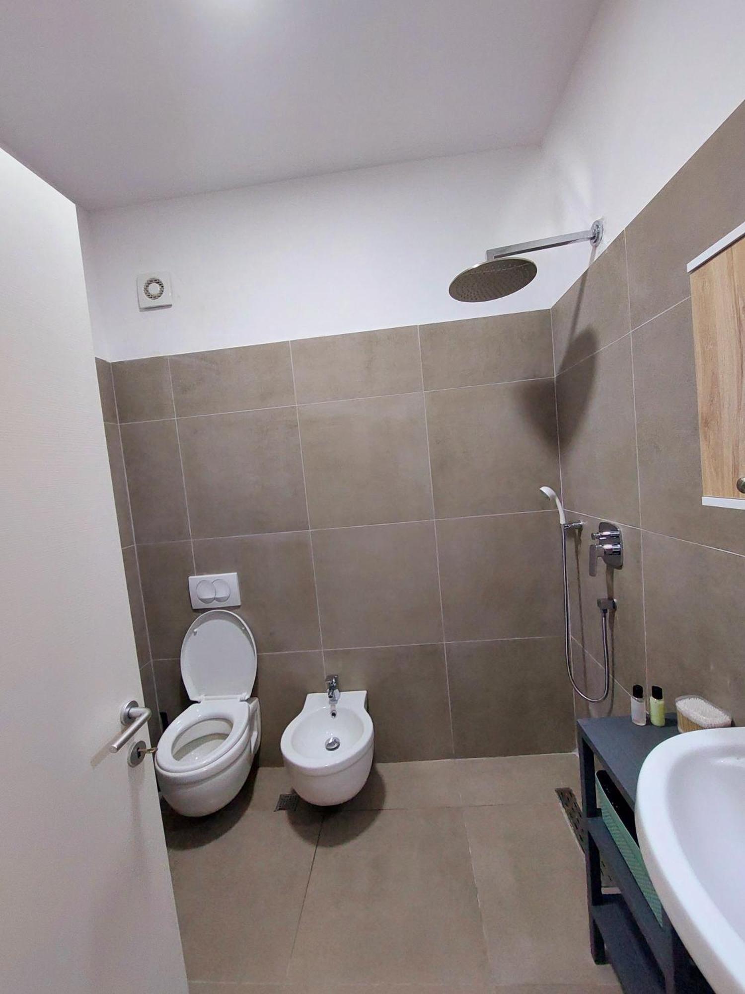 Gex Apartments Тирана Экстерьер фото